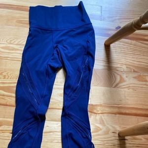 Lululemon navy crop leggings w/ mesh size 4